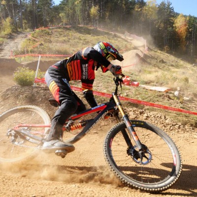 BTT y bicicleta de descenso